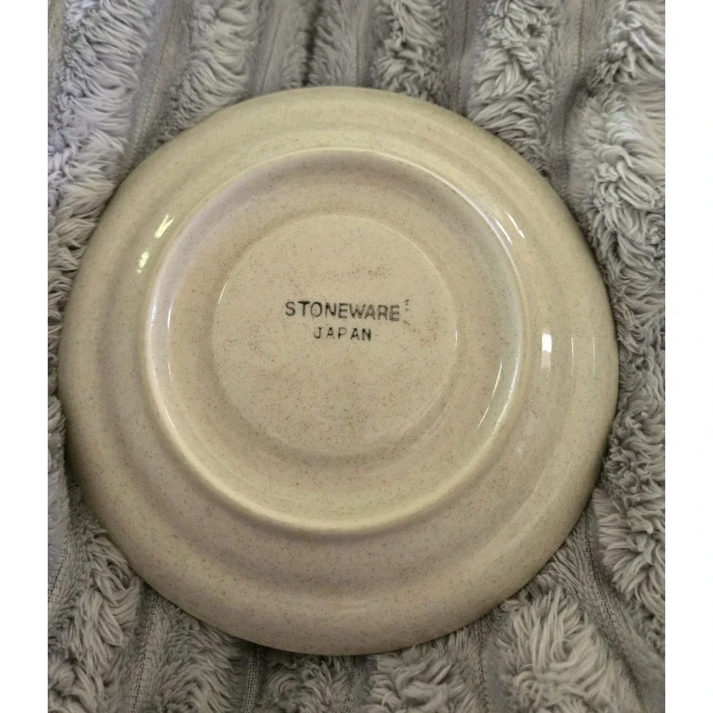 Stoneware Japan mid rim circular